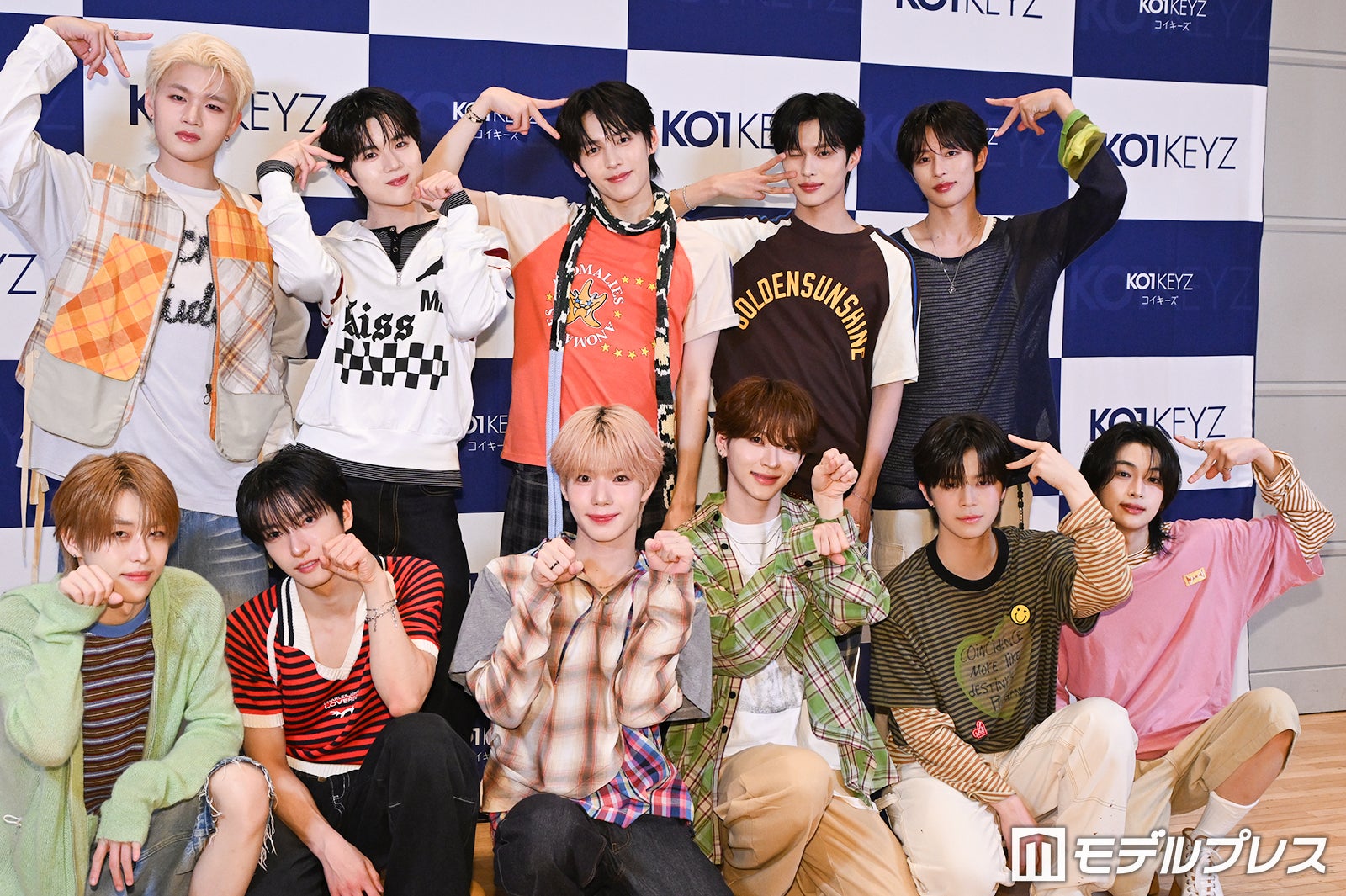 KO1KEYZ（後列）RYUJI、ISSA、SHINHAENG、YURA、RYOGA（前列）TOWA、SIYOUNG、YOSHIKI、DAIKI、KOSUKE、KEITO（C）モデルプレス