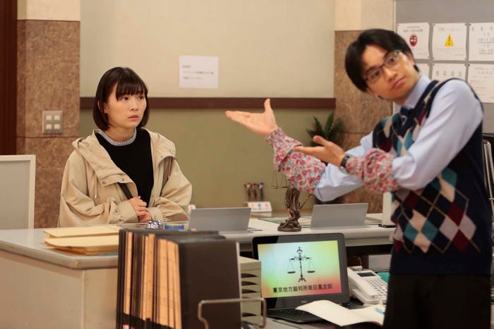 伊藤沙莉、中島健人「シッコウ!!~犬と私と執行官~」第3話より(C)テレビ朝日