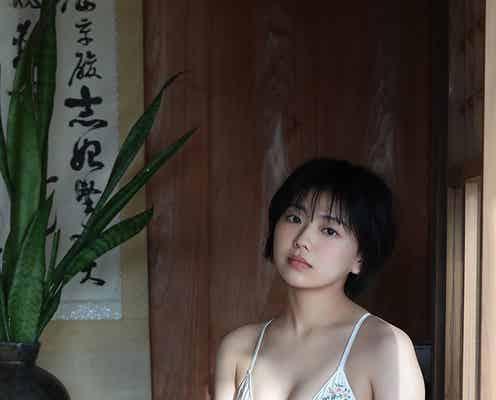 “TikTokフォロワー数46万人超え”大熊杏優、ビキニ姿にうっとり 20歳初のグラビア披露