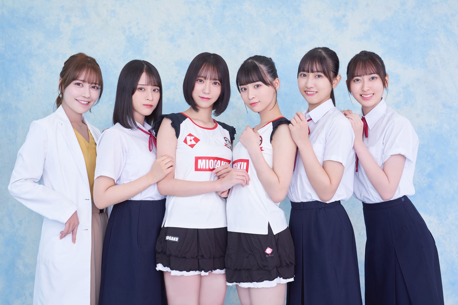 （左から）諸橋沙夏、佐々木舞香、野口衣織、冨田菜々風、蟹沢萌子、川中子奈月心（C）ABCテレビ