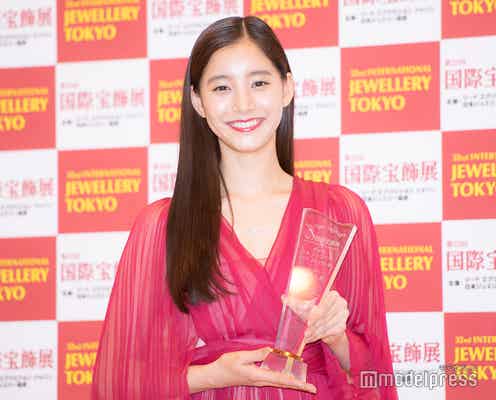 新木優子、ピンクドレスでゴージャスに「小さい頃からジュエリーへの熱意が強かった」<第32回 日本ジュエリーベストドレッサー賞>
