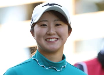 「屈強な男性に囲まれお姫様みたい」 昨季プロ初勝利の女子ゴルファーがプロ野球選手らと合同自主トレ報告 中日・涌井、根尾らと集合写真