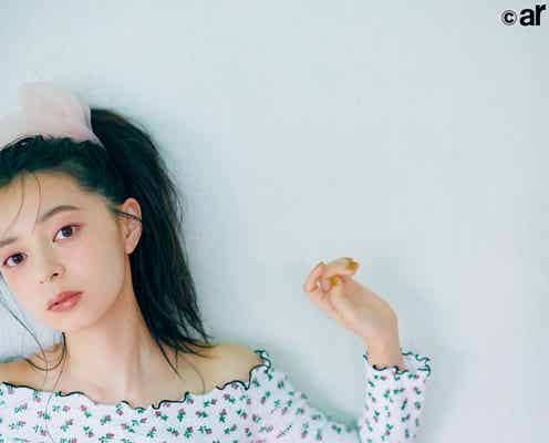 アンジュルム上國料萌衣、美デコルテ&腹チラショットで魅了