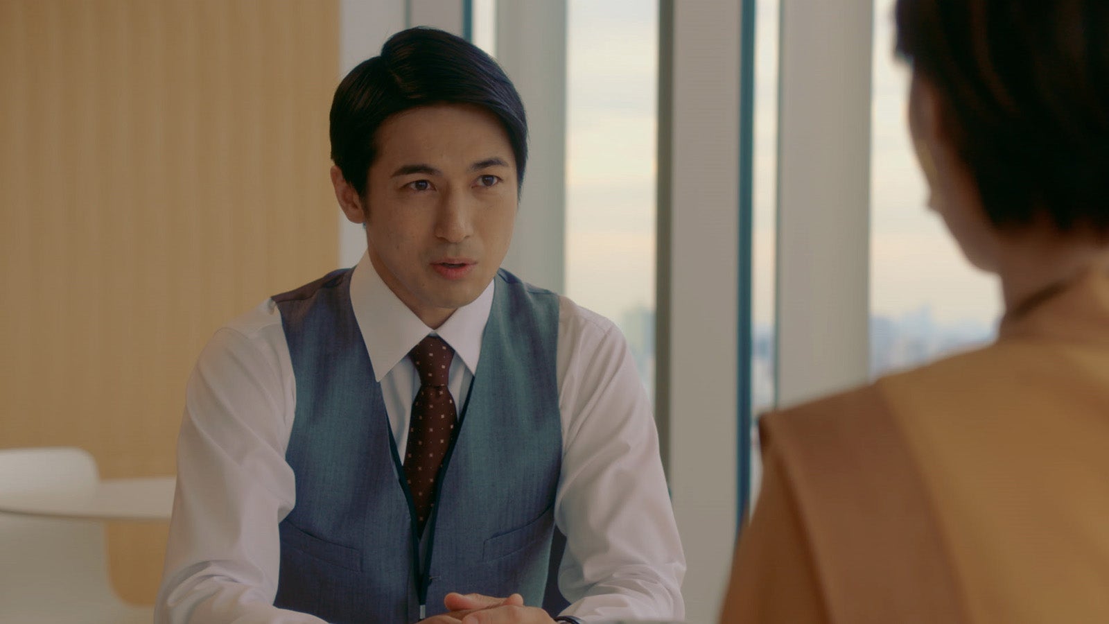 高橋光臣（C）「隣の男はよく食べる」製作委員会