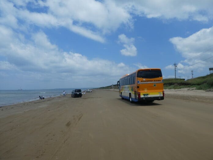 砂浜を車で走れる千里浜なぎさドライブウェイ(2019年7月撮影)