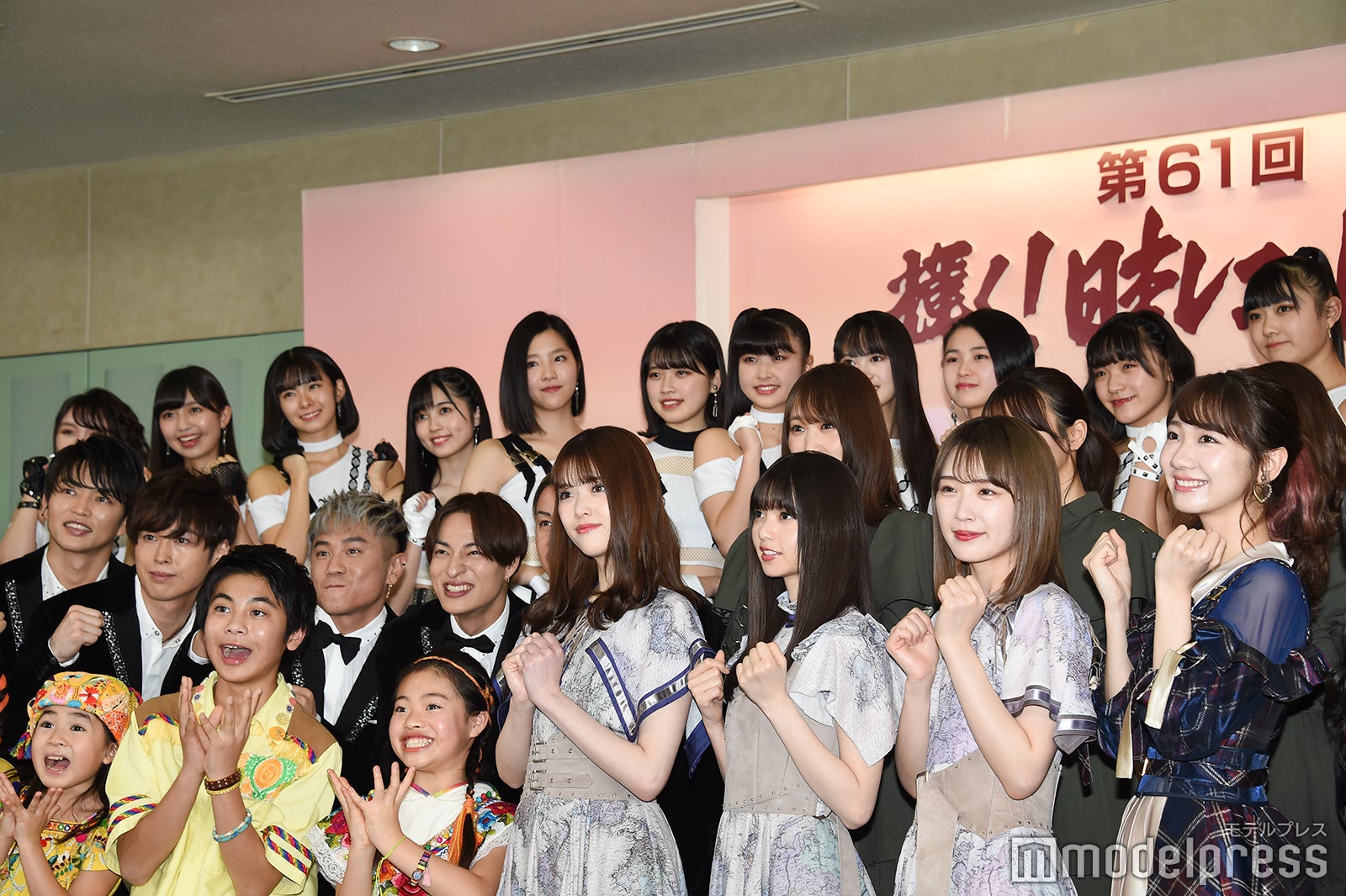 BEYOOOOONDS（最後列） （C）モデルプレス