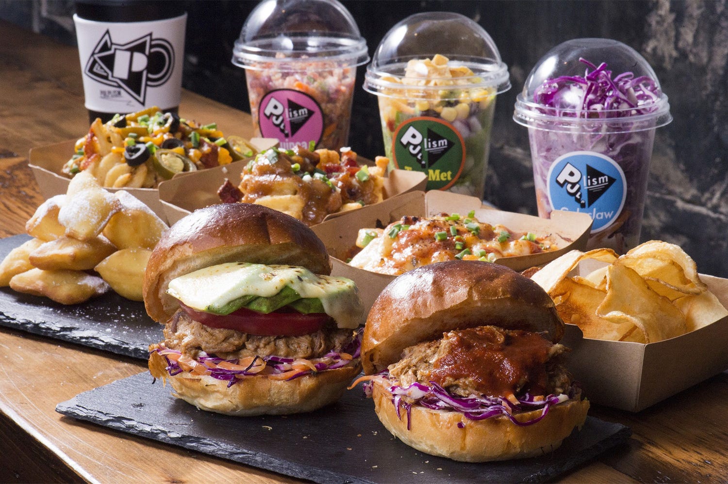 西麻布に新ファストフード店「パルプリズム」が誕生、珍しい『プルドポークバーガー』が名物