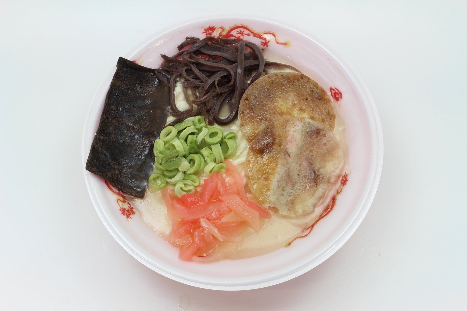 ラーメンそっくりのケーキの／画像提供：エイベックス・ライヴ・クリエイティヴ