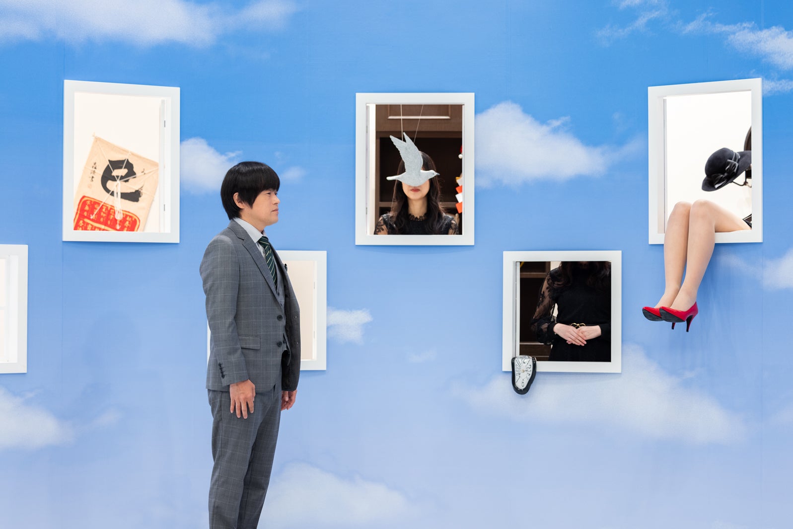 バカリズム、斉藤由貴が演じる“顔を一切見せない謎の女性”「ノンレムの窓 2025・新春」（C）日本テレビ