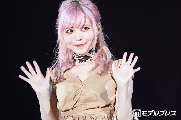 益若つばさ「息子の高校入学式でした」2ショットで報告「先輩後輩みたい」「2人ともスタイル良すぎ」の声