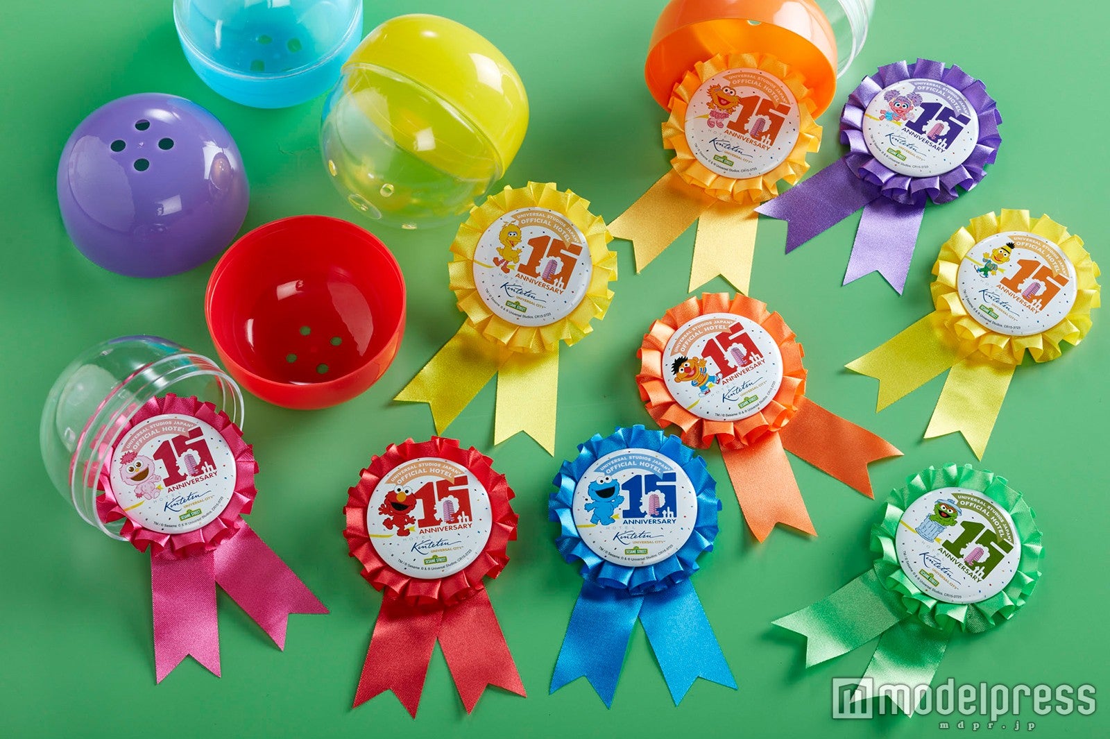 15周年限定　オリジナルリボン付きバッジ／画像提供：近鉄・都ホテルズ　ホテル近鉄ユニバーサル・シティ