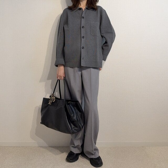 ユニクロミラノリブシャツカーディガン ユニクロミラノリブシャツカーディガンのワントーンコーデ