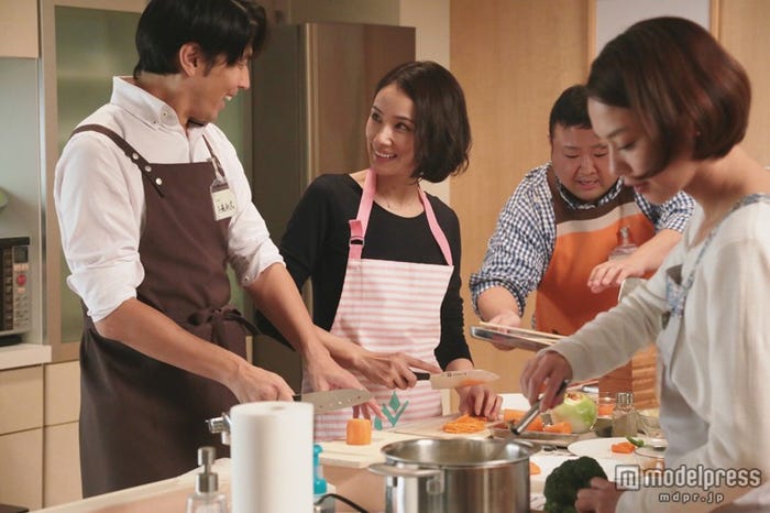 左から:袴田吉彦、吉田羊、脇知弘、浅見れいな(C)関西テレビ