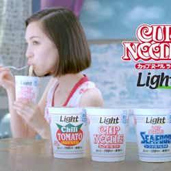 水原希子/ICEカップヌードル新CM「氷入れすぎた」篇より