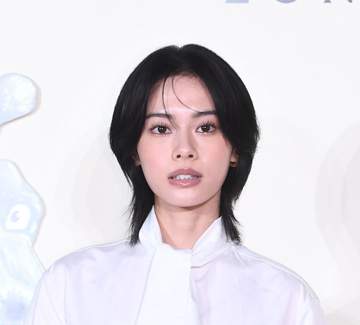 フジドラマ好演166cm女優がイベ登場 都会的マリンルックで8頭身の超美脚が異次元だった！上品ミニの清潔感光る安斉星来