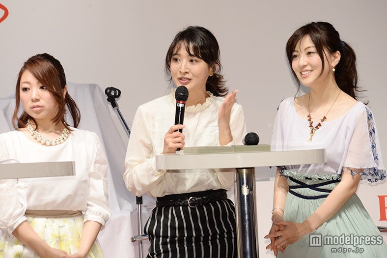 美食女子／（左から）真鍋摩緒、佐々木依里、永末まゆ
