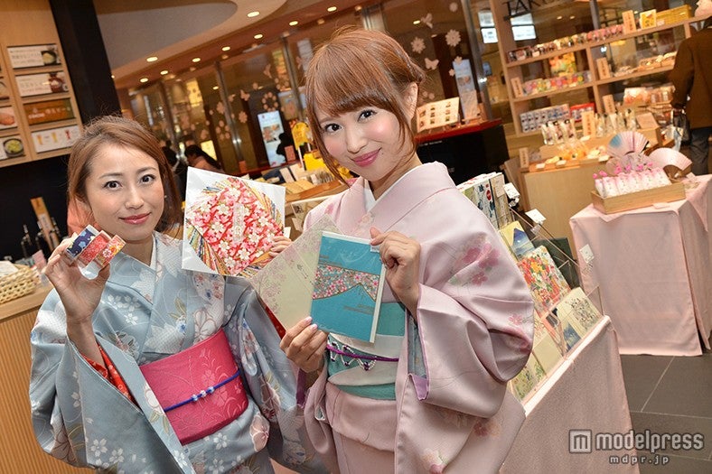 「日本橋案内所」には老舗の可愛い和小物やお土産向きなものがたくさん