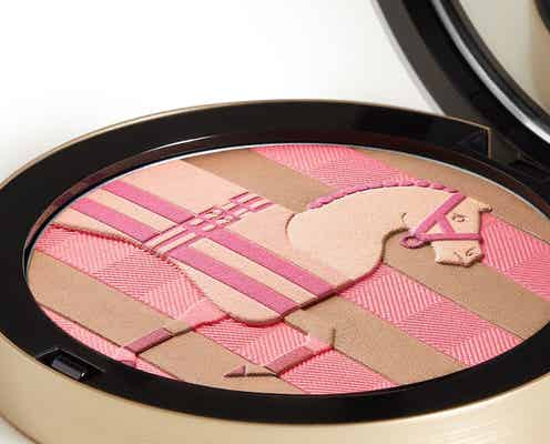 乗馬の伝統を讃える美しさ。エルメスのまるでアートなホリデー限定フェイスパウダー