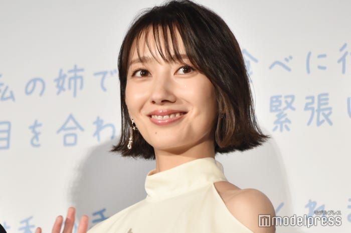 暗くなったら家に帰りたい波瑠(C)モデルプレス