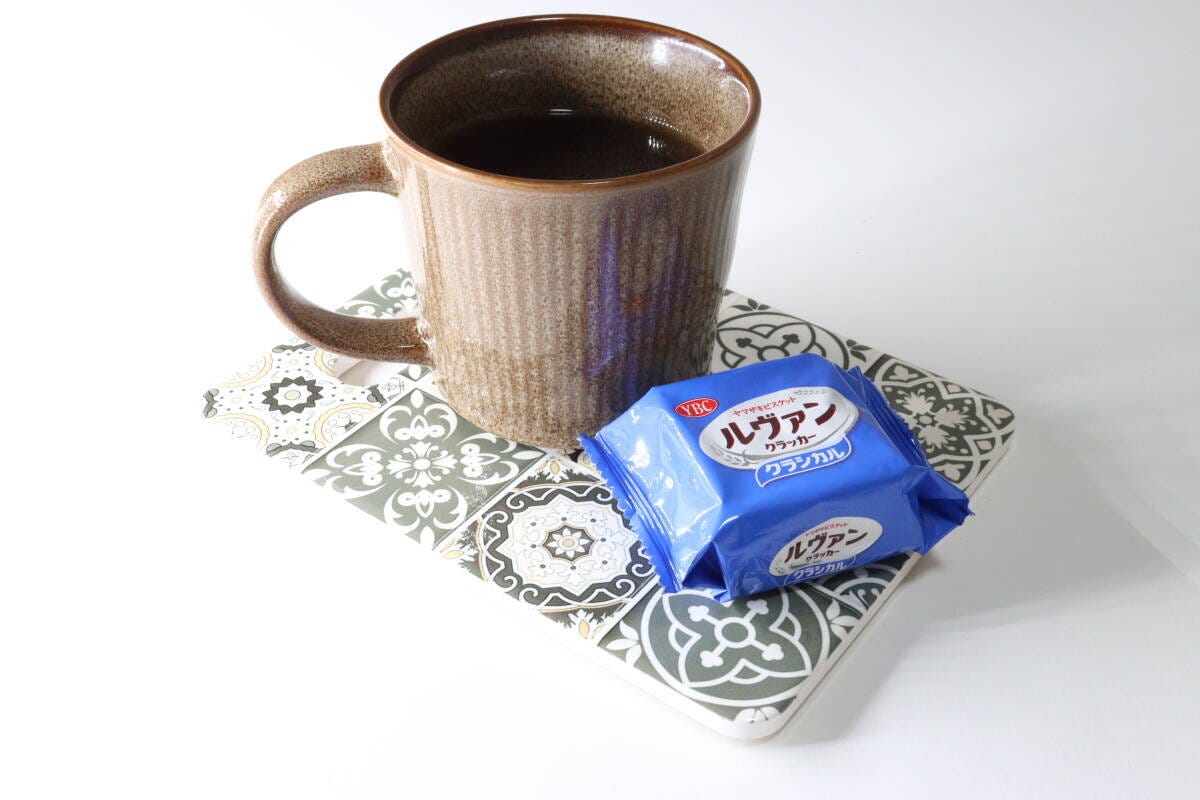 ダイソー　セラミック鍋敷き（スクエア）　使用例　コースター