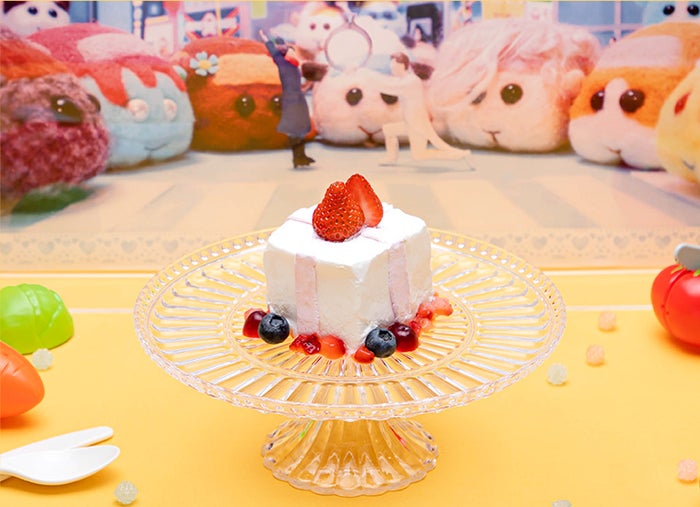 すべってサプライズ 想いを告げる箱ケーキ 税込1,100円(C)見里朝希JGH・シンエイ動画/モルカーズ