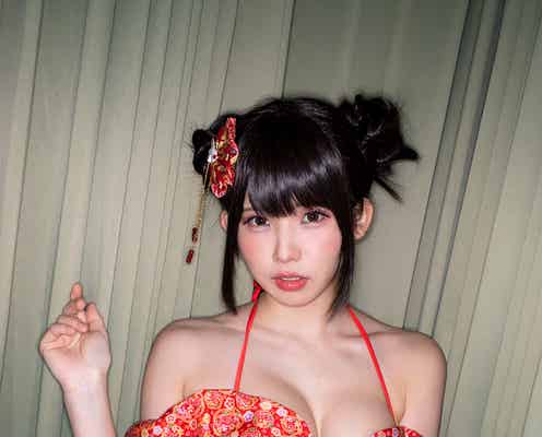 えなこ、お正月特別アザーカット公開 和水着で美バスト披露「GIRLS graph.」