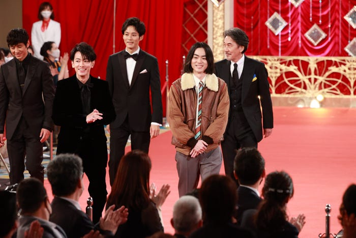 西島秀俊、佐藤健、松坂桃李、菅田将暉、役所広司(C)東京写真記者協会