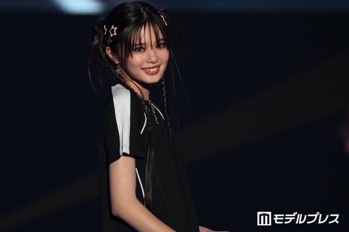 Girls2原田都愛、ショーパンから美脚披露 囲み目メイクで雰囲気ガラリ【TGC松山2024】