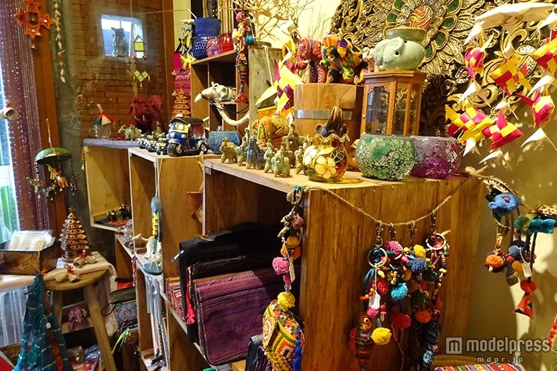 カラフルなタイ雑貨