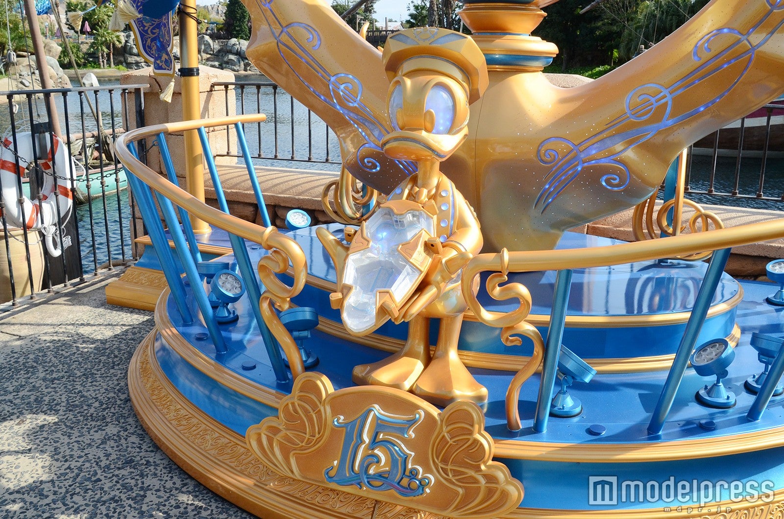 クリスタルポイント／「東京ディズニーシー15周年“ザ・イヤー・オブ・ウィッシュ”」（C）モデルプレス