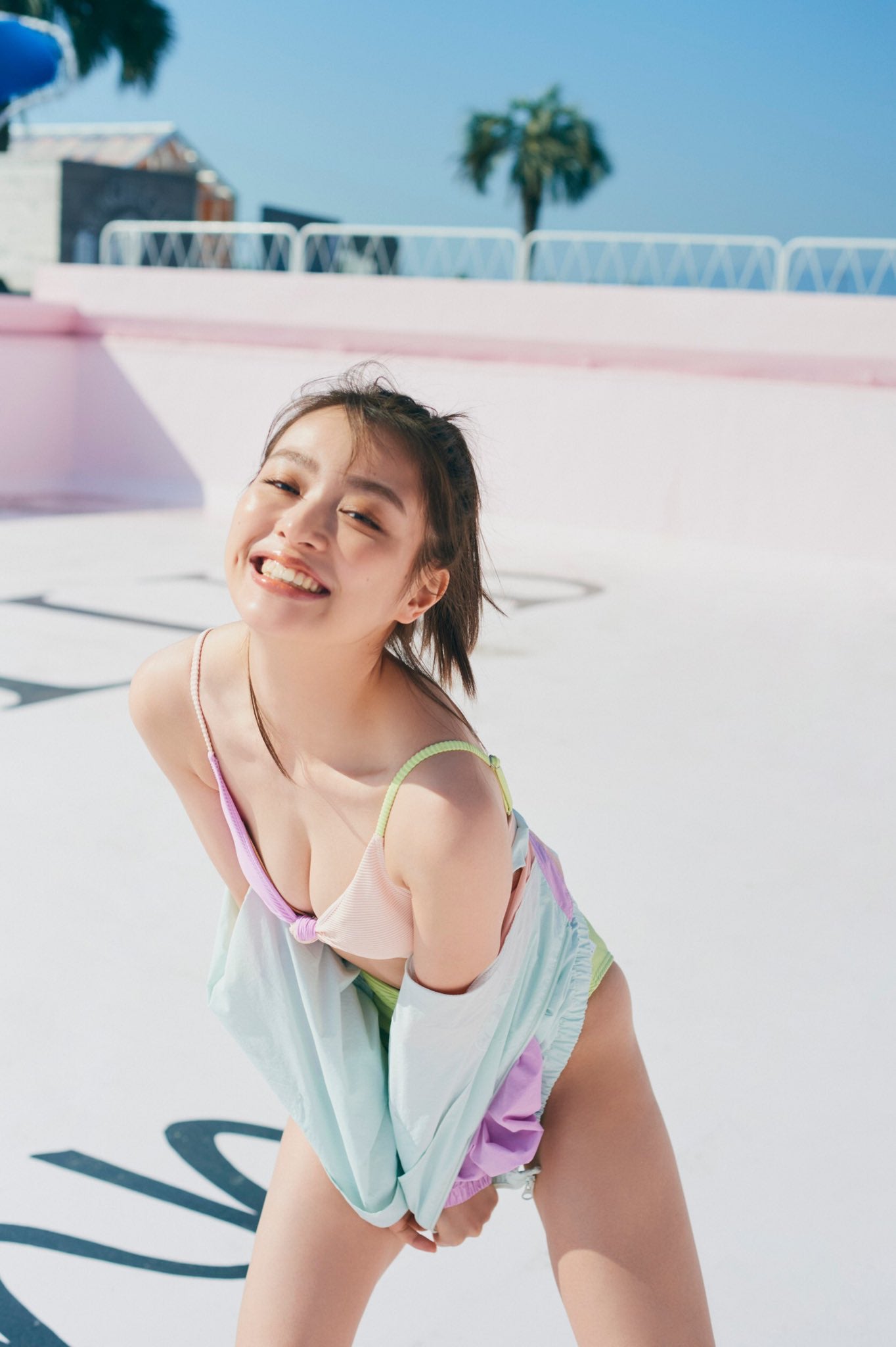 内田理央写真集「PEACH GIRL」／撮影：三瓶康友（提供写真）