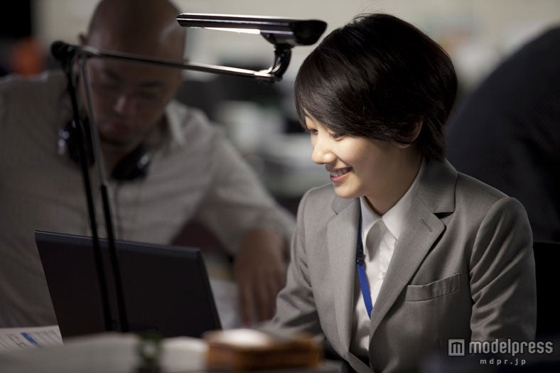 波瑠／NTT ドコモ「dマーケット BOOKストア」新TVCM「新社会人のきみへ」編メイキングショット