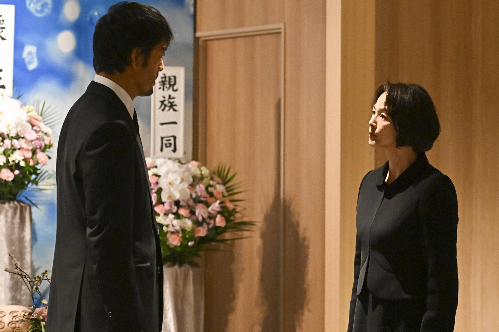 阿部寛、黒沢あすか「キャスター」第2話（C）TBS