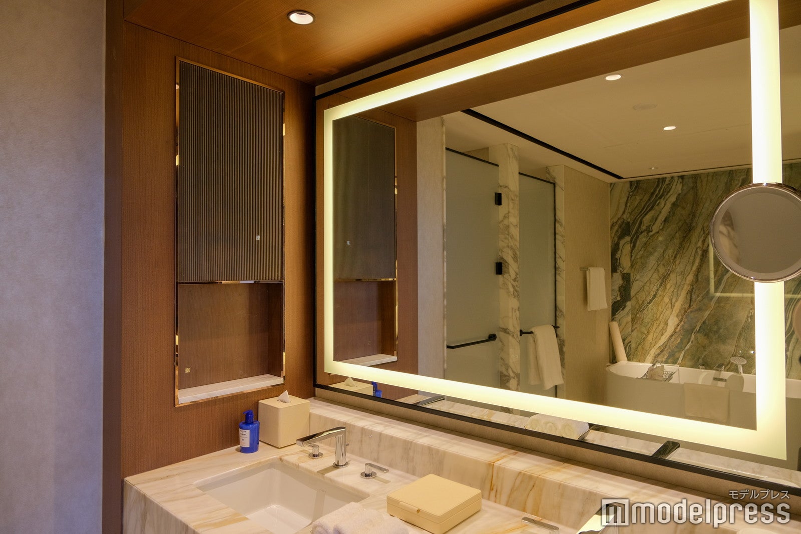 サンタワー・サンスイート（C）モデルプレス