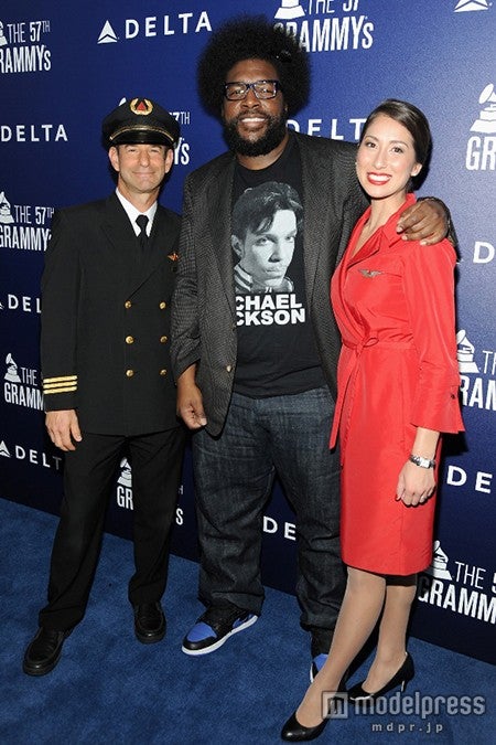 （中央）クエストラブ（Photo by Angela Weiss／Getty Images for Delta Air Lines）