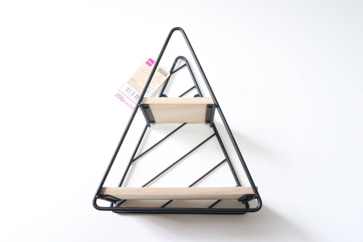 ダイソーのスチール壁掛けインテリア収納（木製棚、三角形）パッケージ