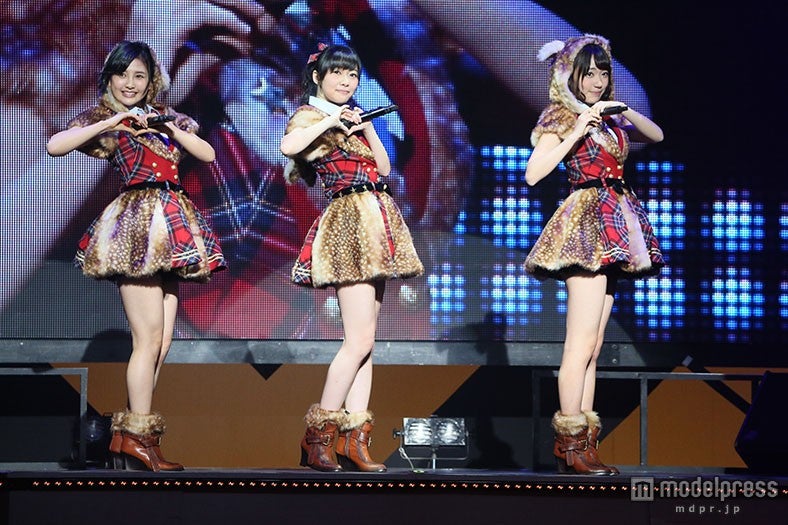 「AKB48リクエストアワーセットリストベスト1035 2015」22日公演より（C）AKS