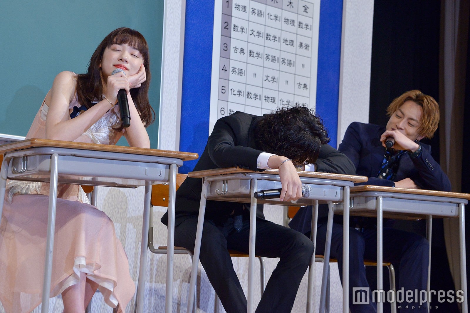 わざとふざける生徒役の3人（C）モデルプレス