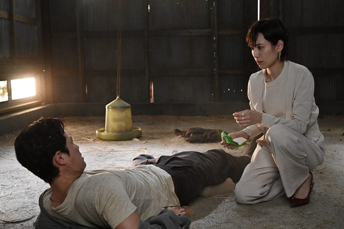 鈴木亮平、戸田恵梨香(C)TBS