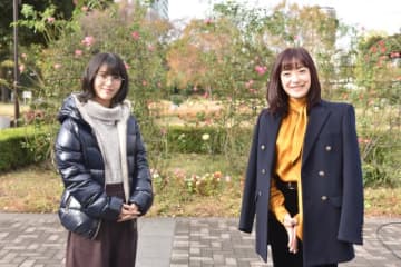 菅野美穂＆浜辺美波のトモダチ母娘姿「ウチの娘は、彼氏が ...