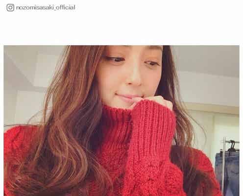 佐々木希“萌え袖×伏し目”ポーズに「モテがつまっている」「胸キュンしっぱなし」と反響