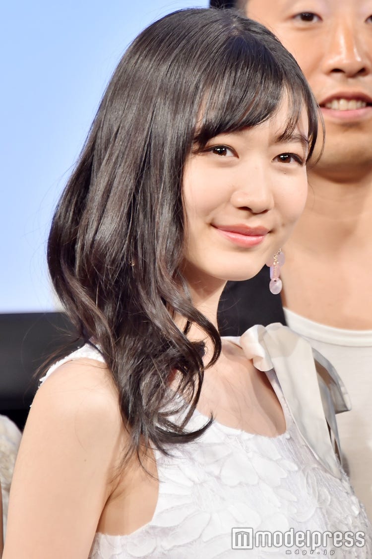 巨乳化 画像3/17) 「Seventeen」岡本夏美が巨乳化？秘密に興味津々 - モデルプレス