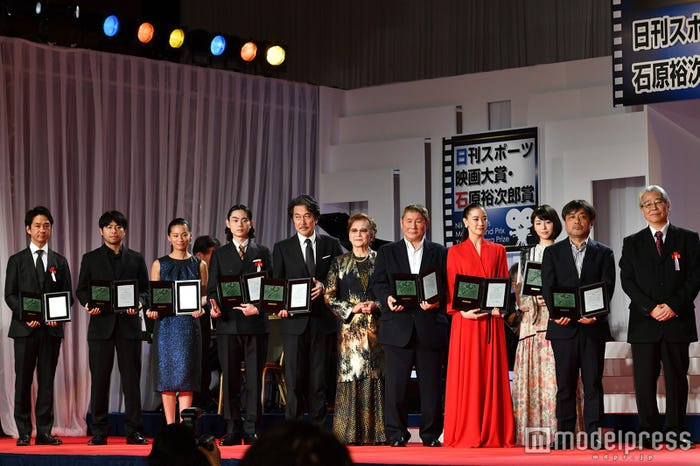 (左から)森昌行、石井裕也、尾野真千子、菅田将暉、役所広司、石原まき子、北野武、蒼井優、浜辺美波、岸善幸、森昌行(C)モデルプレス