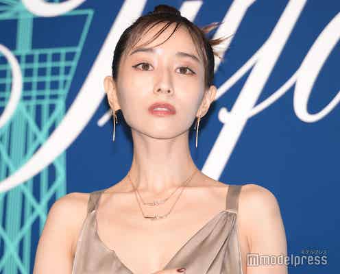 田中みな実、胸元ざっくりヌーディドレスで美谷間大胆披露<ティファニー表参道オープニングイベント>