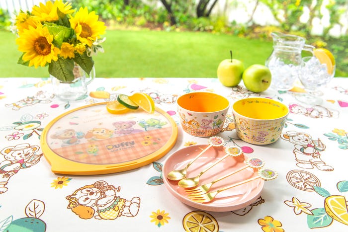 カッティングボード2,500円ボウルセット3,000円カトラリーセット3,000円(C)Disney