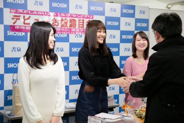 イベント写真(左から)麻亜子・保崎麗・小島瑠那(撮影:正慶真弓)