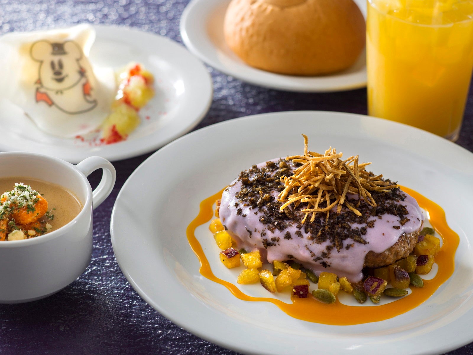 「ホライズンベイ・レストラン」スペシャルセット2,680円（C）Disney