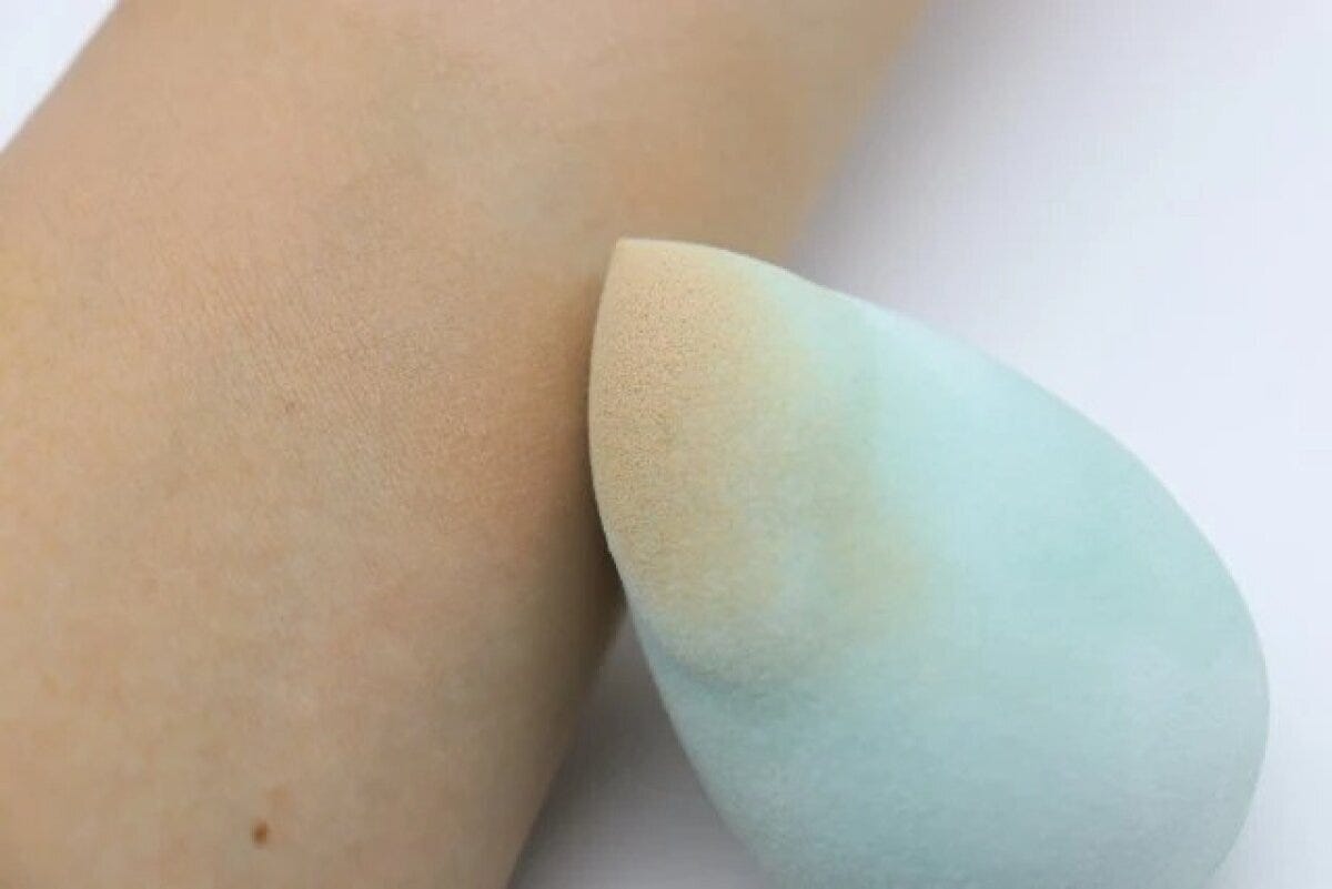 ダイソー メイクパフ(しずく型、ケース付) 使用例 ダイソー メイクパフ(しずく型、ケース付) 使用例