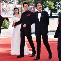 モデルプレス - 福山雅治&広瀬すず、ベネチア国際映画祭デビュー スタンディングオベーション受ける<三度目の殺人>