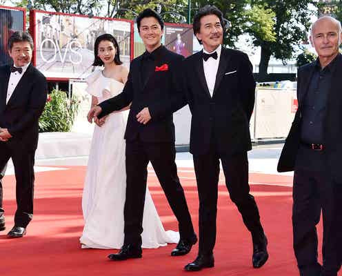 福山雅治&広瀬すず、ベネチア国際映画祭デビュー スタンディングオベーション受ける<三度目の殺人>